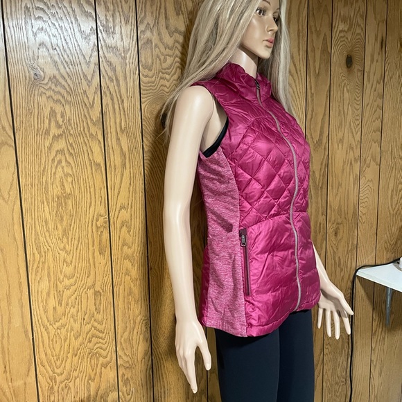 Lululemon" Down For A Run Vest-Berry Rumble - Picture 2 of 16